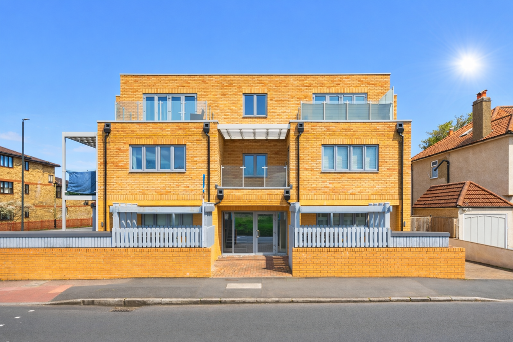 2 bed flat for saleCommonside East, Mitcham CR4
