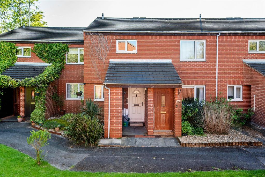 2 bed flat for saleGreystones, Leyland PR26