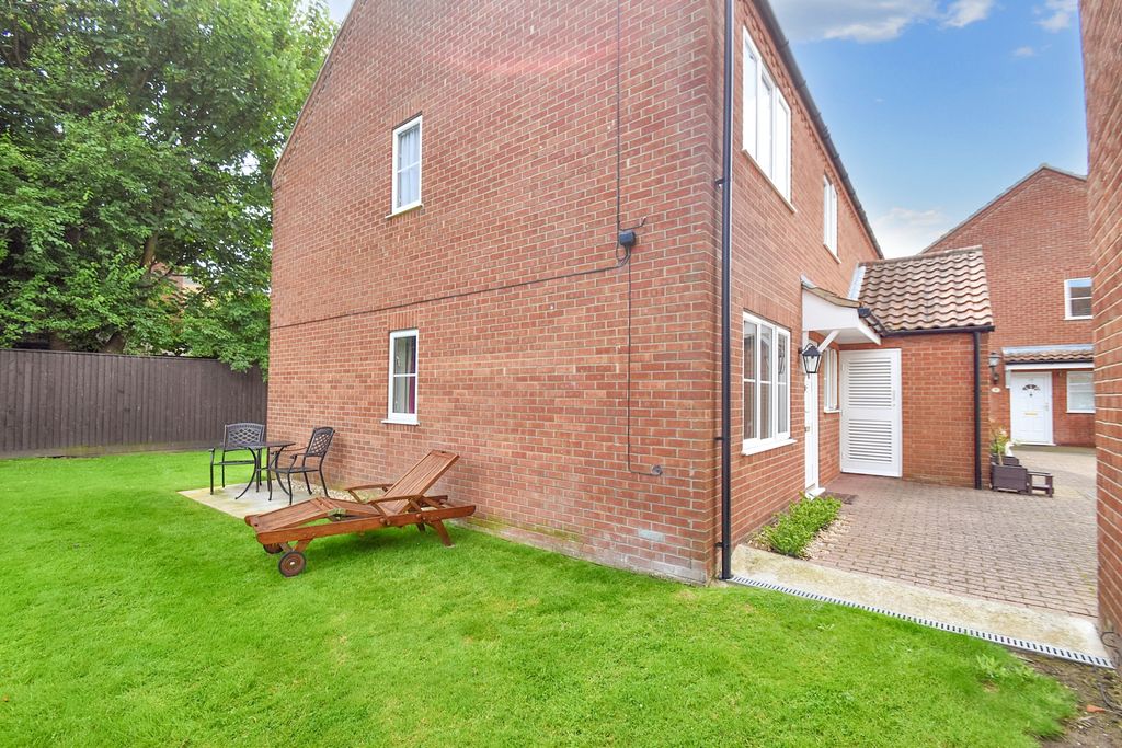 Additional image 10 of 2 bed flat for saleSutton Court, Skegness PE25