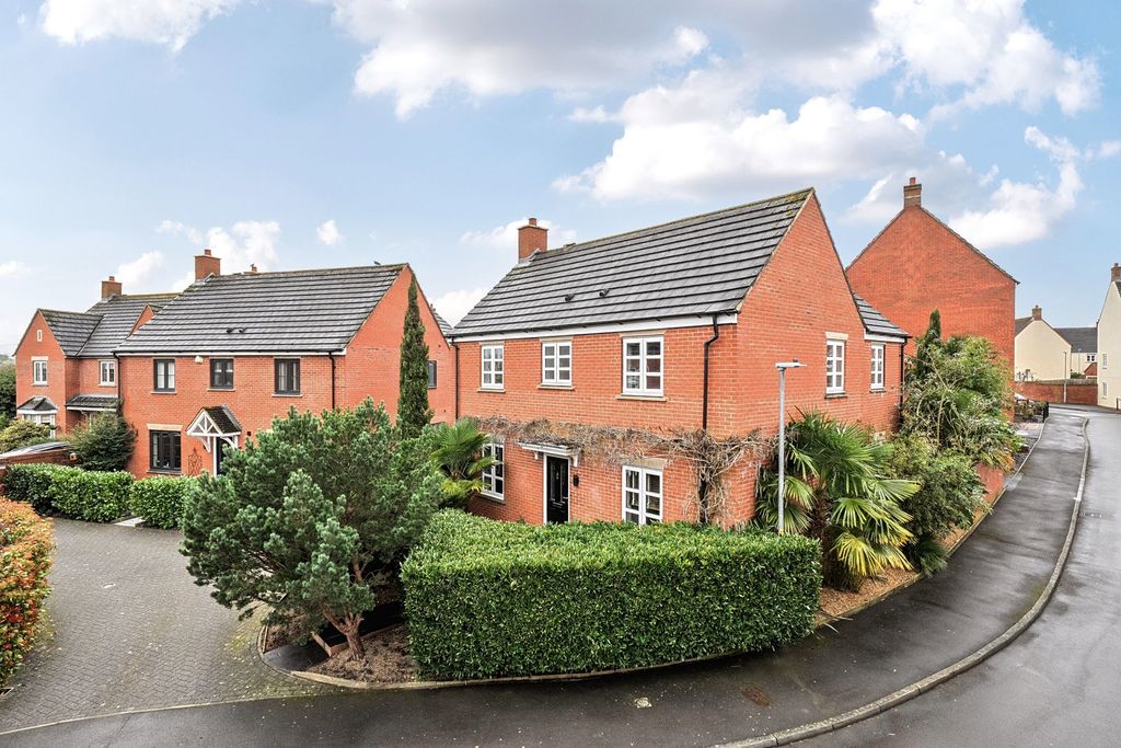4 bed detached house for saleBowerhill, Melksham SN12