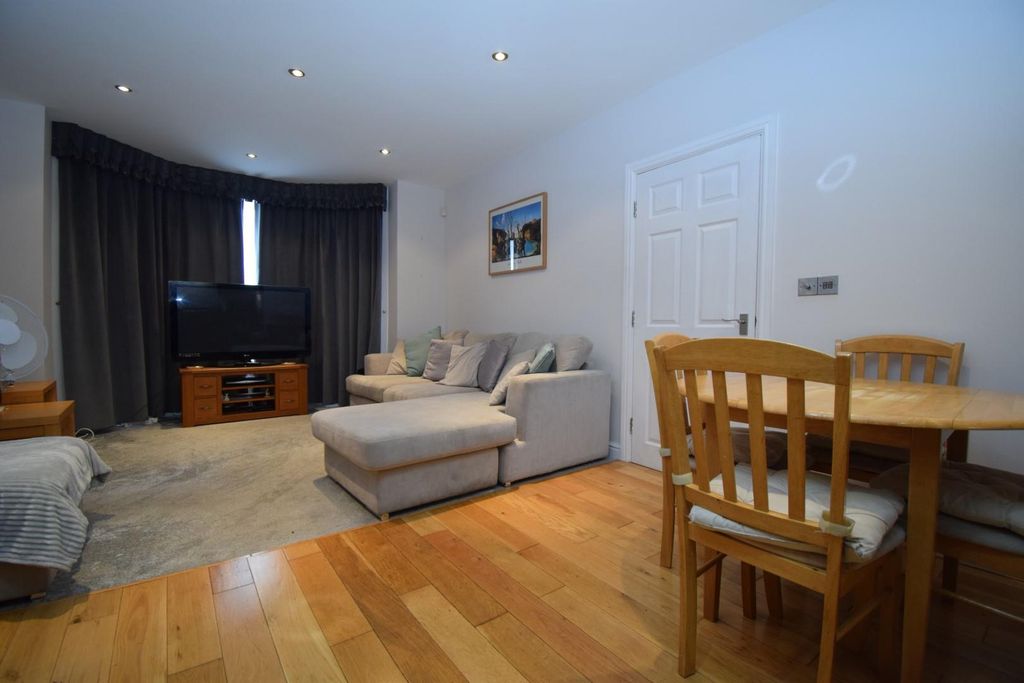 Additional image 10 of 2 bed flat for saleLime Pit Lane, Stanley, Wakefield WF3