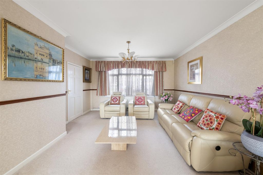 Additional image 7 of 5 bed detached house for saleDoncaster Drive, Northolt UB5