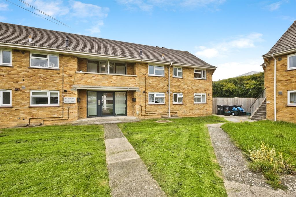 2 bed flat for saleTaranto Hill, Ilchester, Yeovil BA22