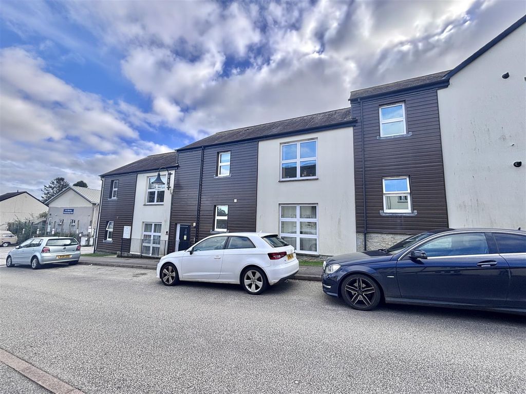 1 bed flat for saleCalver Close, Penryn TR10