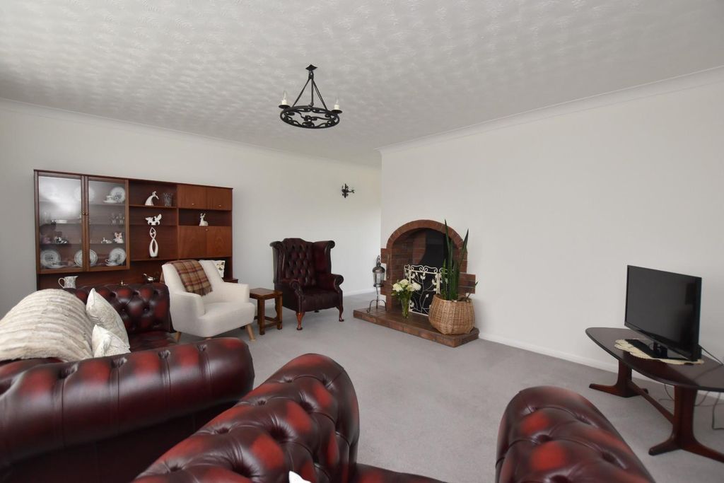 Additional image 5 of 4 bed detached house for saleQueens Road, Littlestone TN28