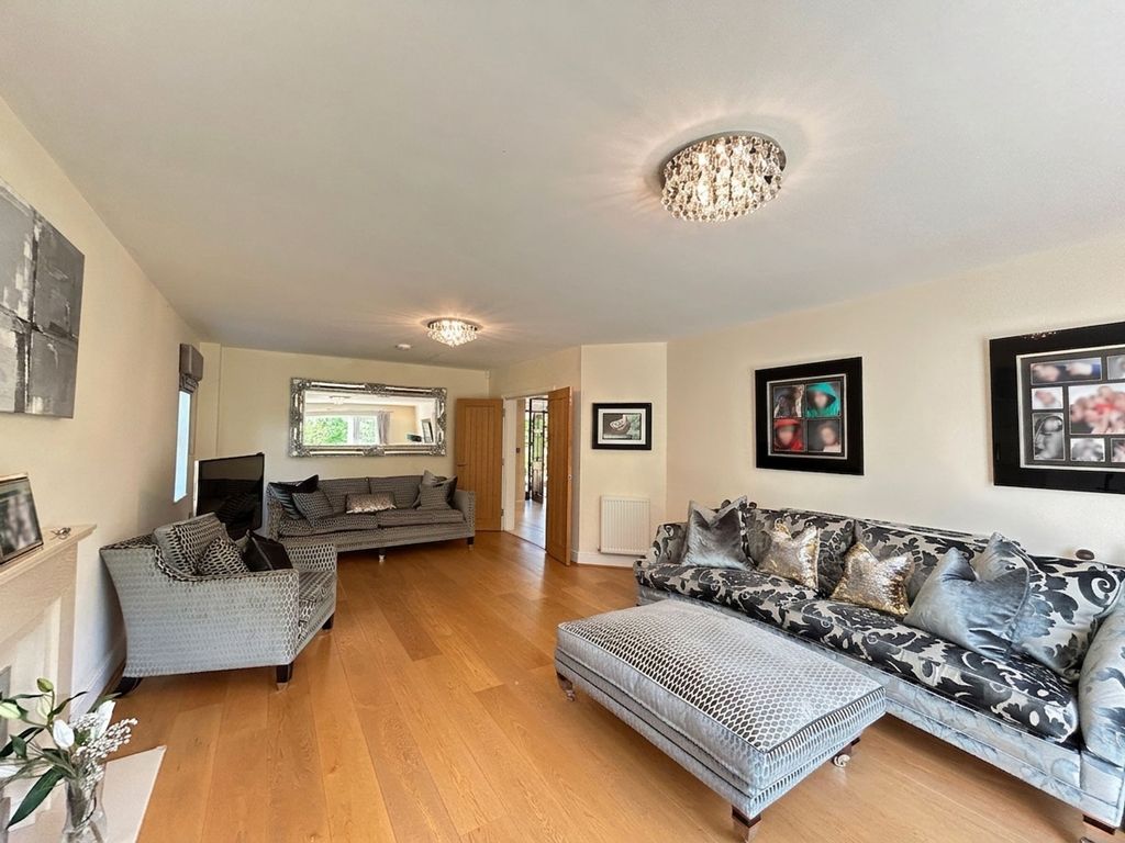 6 bed detached house for saleParklands, Middlewich CW10 photo 2