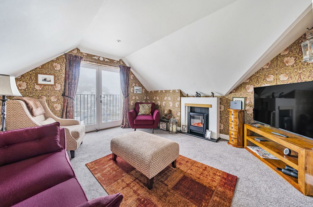 2 bed flat for saleHannafore Road, Looe, Cornwall PL13 photo 4