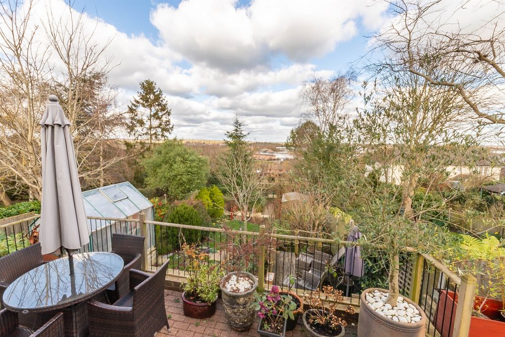 Additional image 3 of 4 bed property for saleBeeleigh Road, Maldon CM9