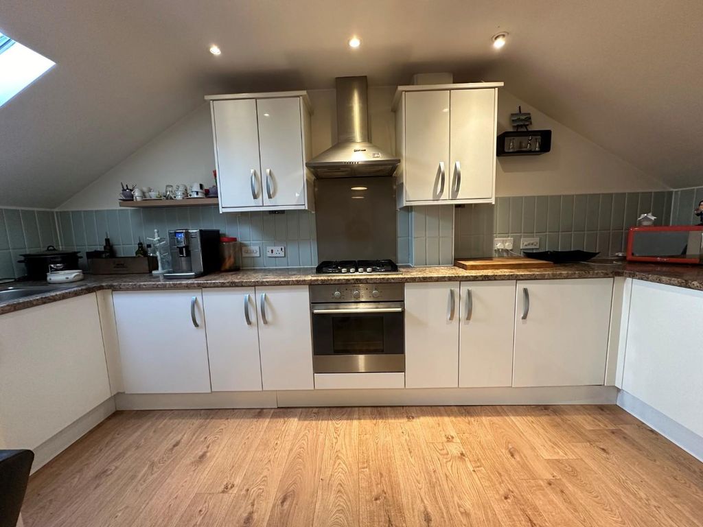 2 bed flat for saleThornton Hall Close, Northampton NN2 photo 3