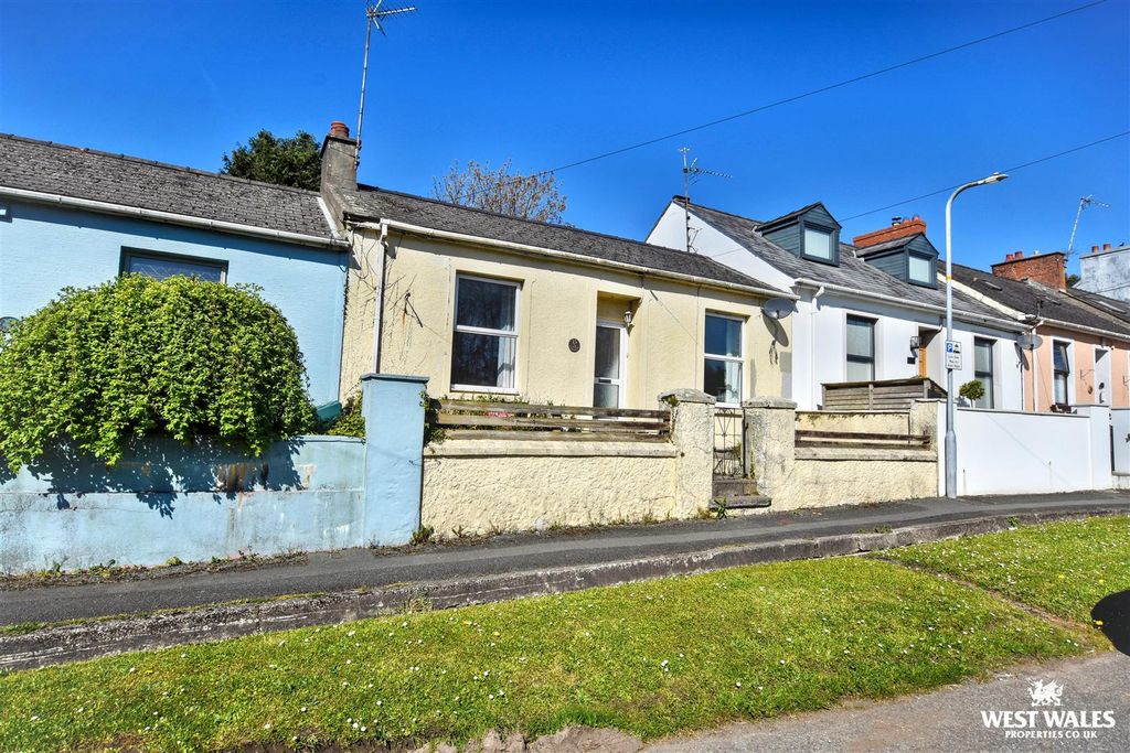 3 bed cottage for saleWaterloo Road, Pembroke Dock SA72