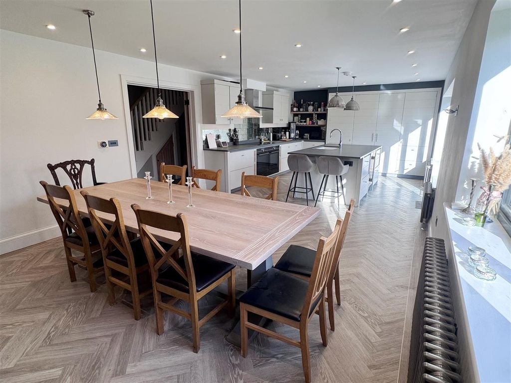 Additional image 3 of 6 bed detached house for saleBuckingham Road, Newbury RG14