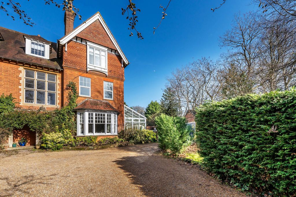 4 bed flat for saleRockfield Road, Oxted, Surrey RH8