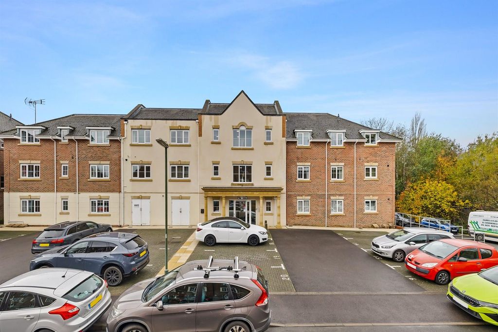 Additional image 11 of 2 bed flat for saleSpiro Close, Pulborough RH20
