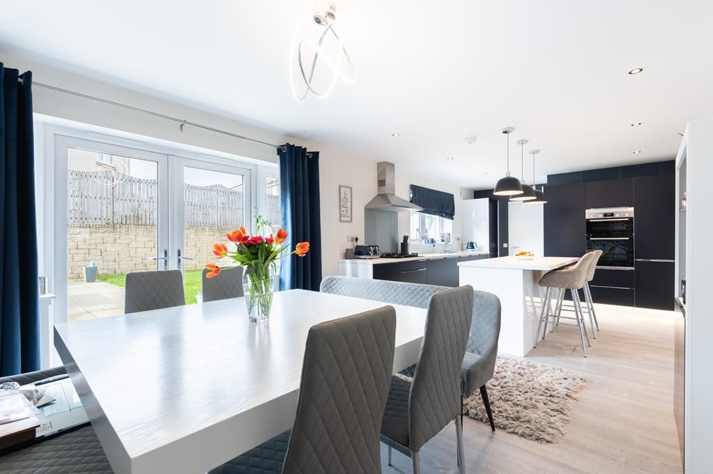 5 bed detached house for saleLaw View, Leven KY8 photo 3