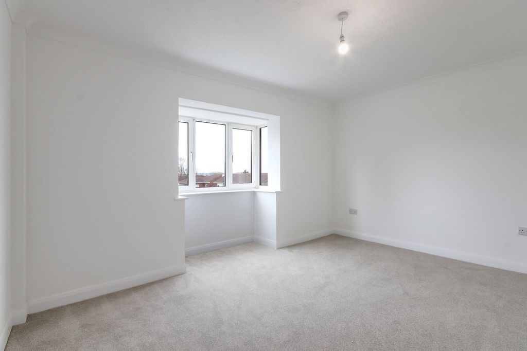 2 bed flat for saleCavendish Square, Longfield DA3 photo 5