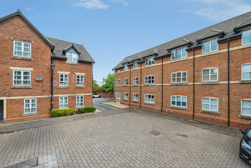 2 bed flat for saleSpringbank Gardens, Lymm, Cheshire WA13