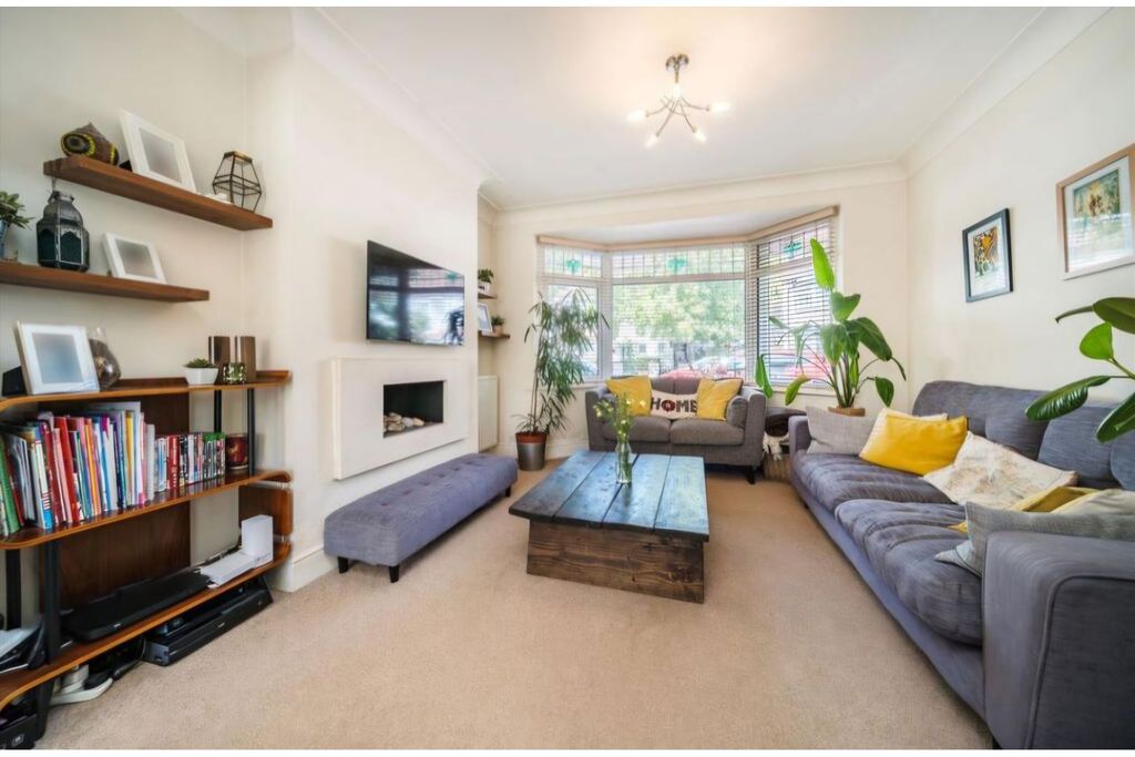 5 bed terraced house for saleGorringe Park Avenue, Mitcham CR4
