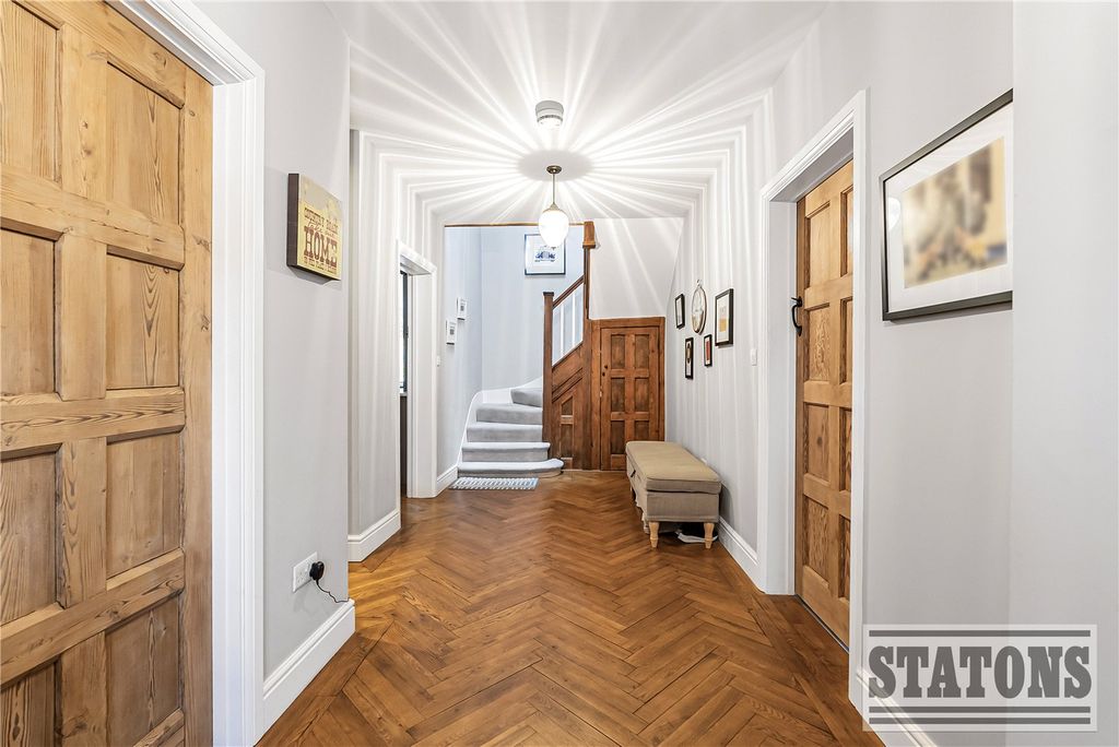 Additional image 3 of 4 bed detached house for saleThe Avenue, Potters Bar, Hertfordshire EN6