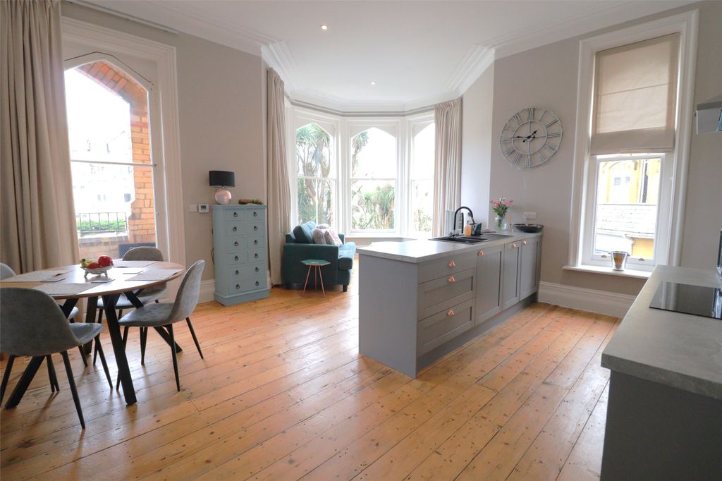 1 bed flat for saleWilder Road, Ilfracombe, Devon EX34 photo 2