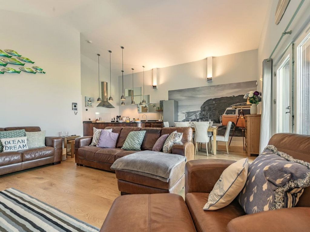 Additional image 9 of 2 bed flat for salePentire Road, Newquay, Cornwall TR7