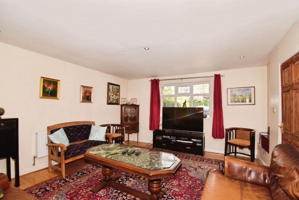 4 bed detached house for saleShirley Road, Leicester LE2 photo 5