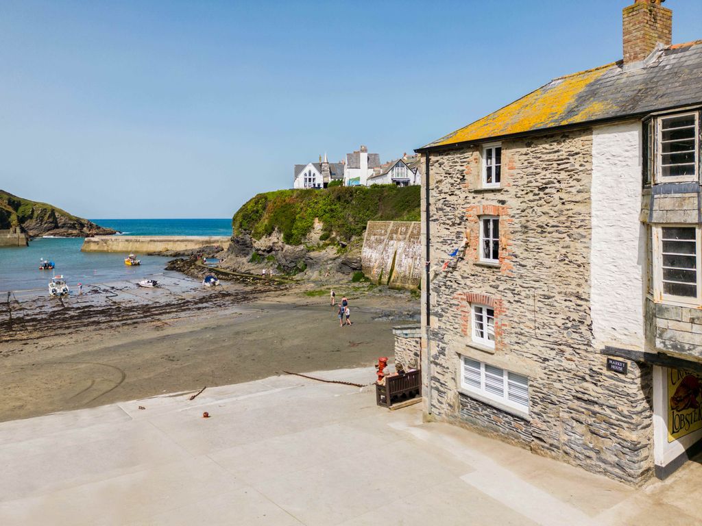 2 bed end terrace house for saleFore Street, Port Isaac PL29