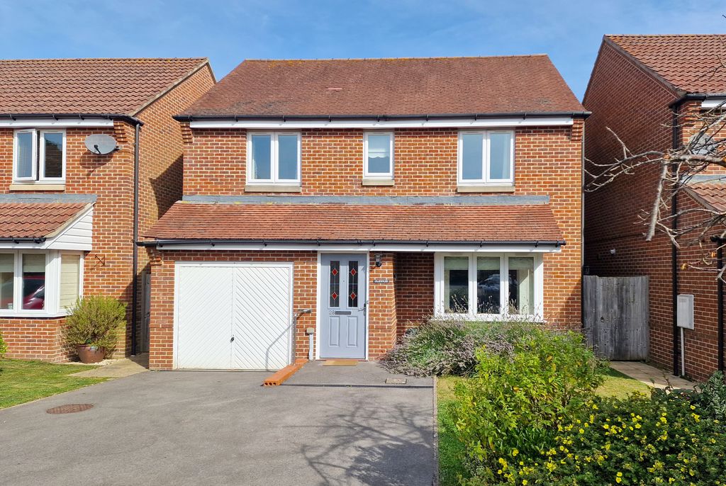 4 bed detached house for salePrincess Royal Close, Lymington, Hampshire SO41