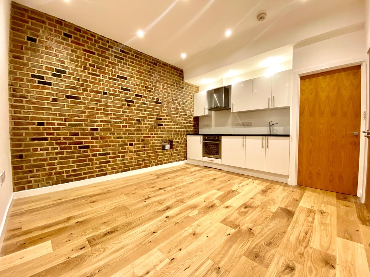 2 Bed Flat, Upper Tachbrook Street, SW1V, N1 7GU
