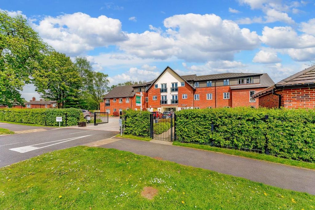 1 bed flat for saleOak Grange, Bradburns Lane, Hartford CW8