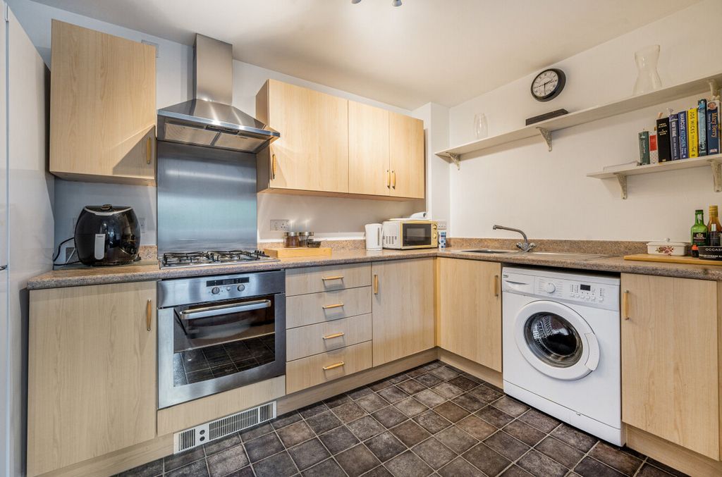 Additional image 7 of 2 bed flat for saleSpiro Close, Pulborough RH20