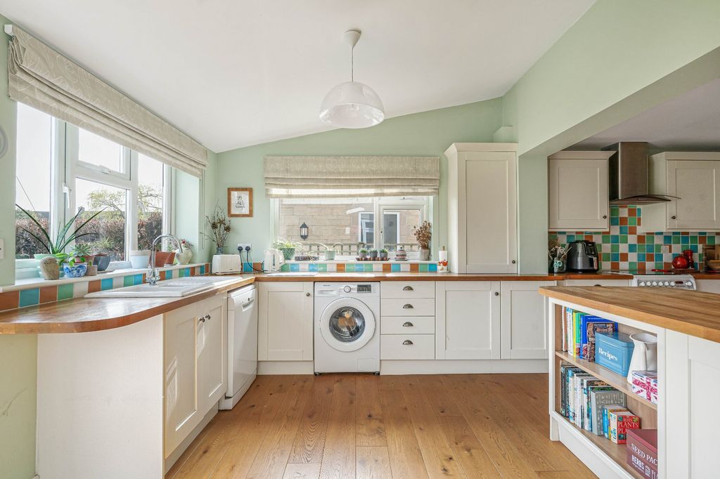 Additional image 4 of 4 bed detached house for saleHambidge Lane, Lechlade, Gloucestershire GL7