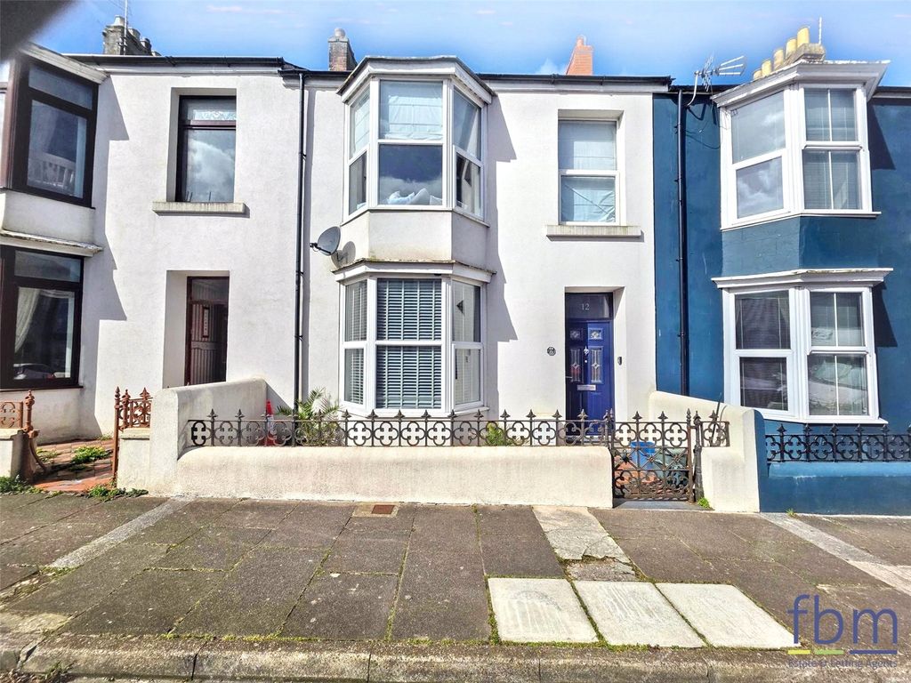 4 bed terraced house for saleArgyle Street, Pembroke Dock, Pembrokeshire SA72