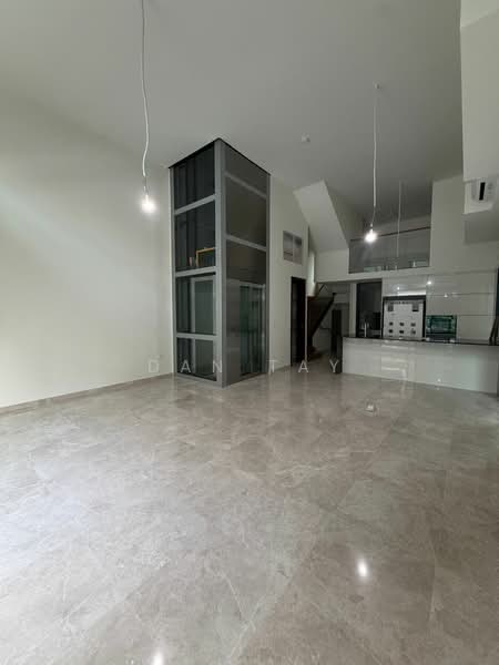 100 Belgravia Drive photo 2