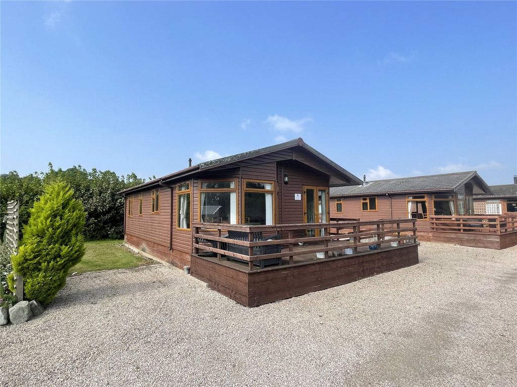 2 bed mobile/park home for salePenrhos Park, Pont Robert, Meifod, Powys SY22