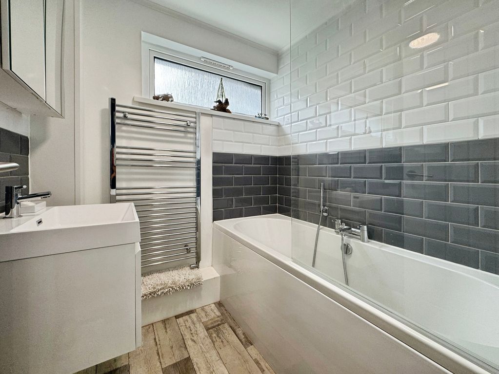 2 bed flat for saleThe Quay, Looe, Cornwall PL13 photo 4