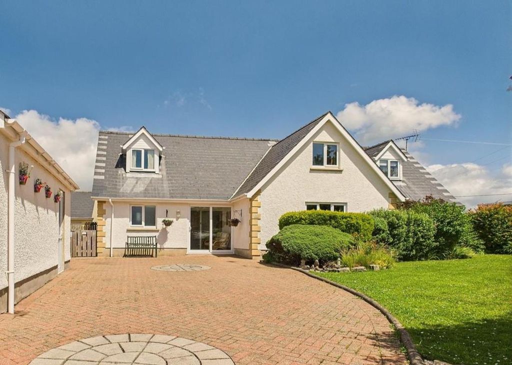 4 bed detached bungalow for saleLlanddewi Velfrey, Narberth SA67
