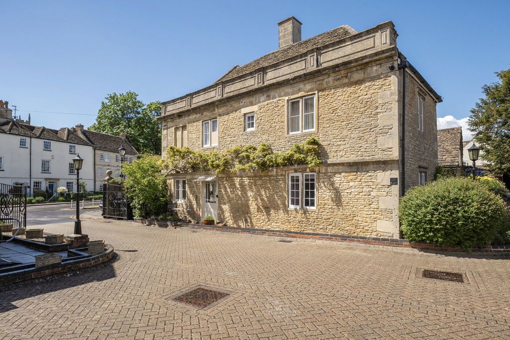 1 bed flat for saleCanon Square, Melksham SN12