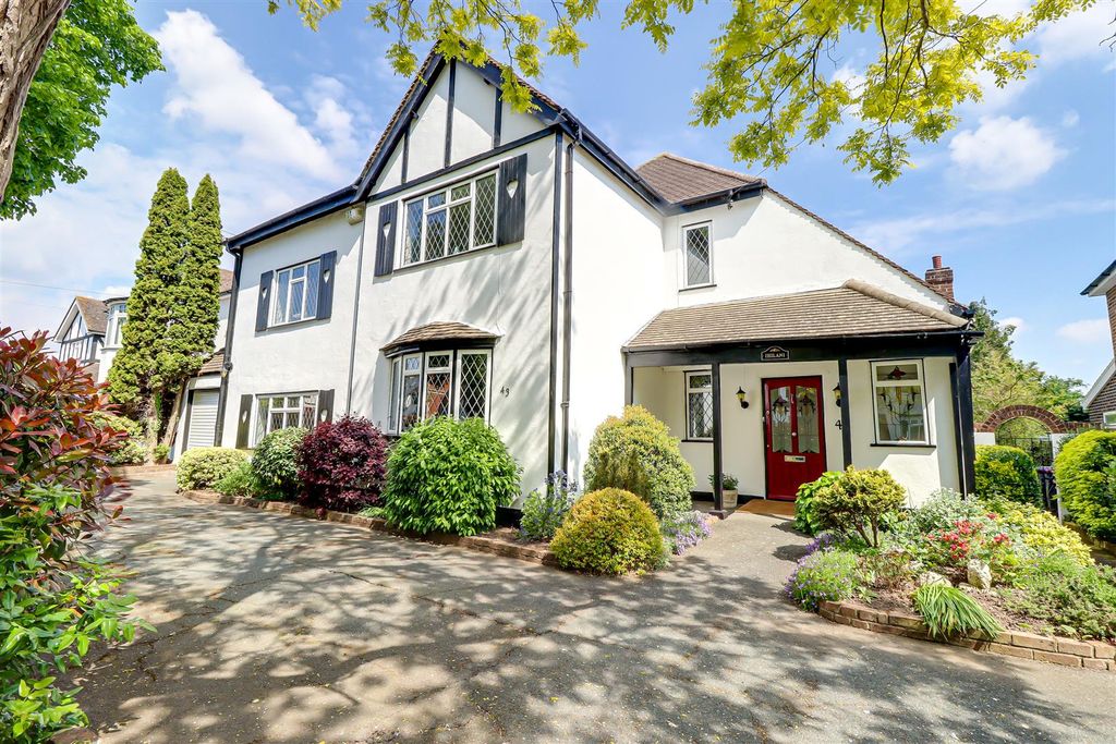 5 bed detached house for saleWoodside, Leigh-On-Sea SS9