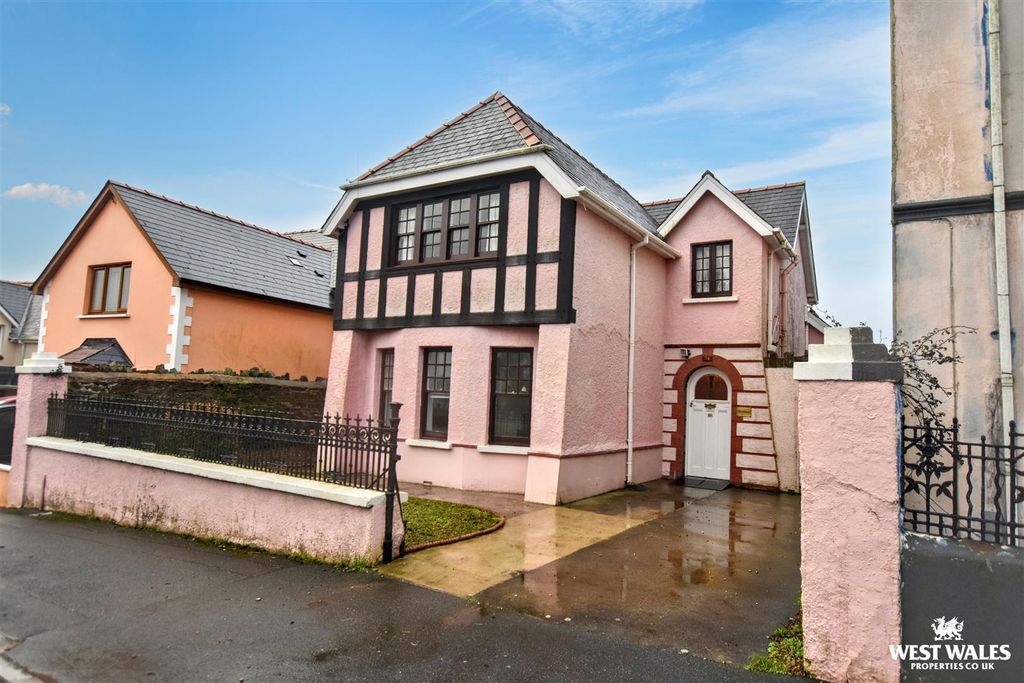 3 bed detached house for saleWellington Road, Hakin, Milford Haven SA73