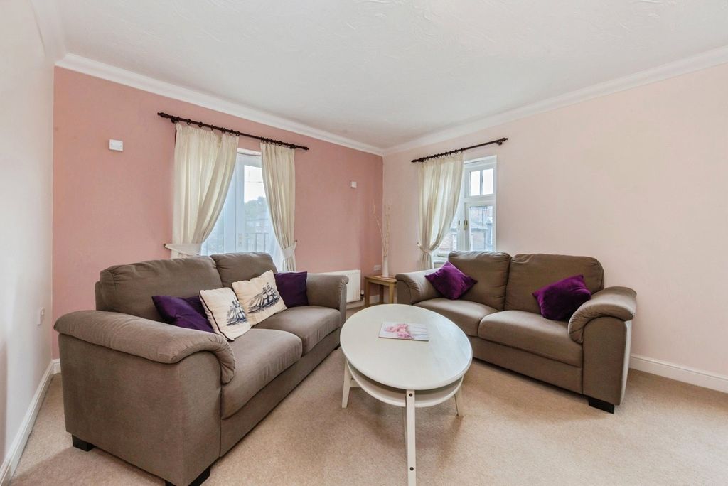 Additional image 8 of 2 bed flat for saleEastgate, Macclesfield, Cheshire SK10