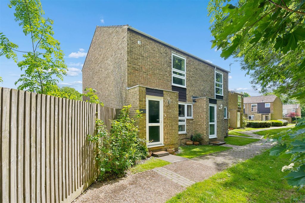 2 bed end terrace house for saleFarm Holt, New Ash Green DA3