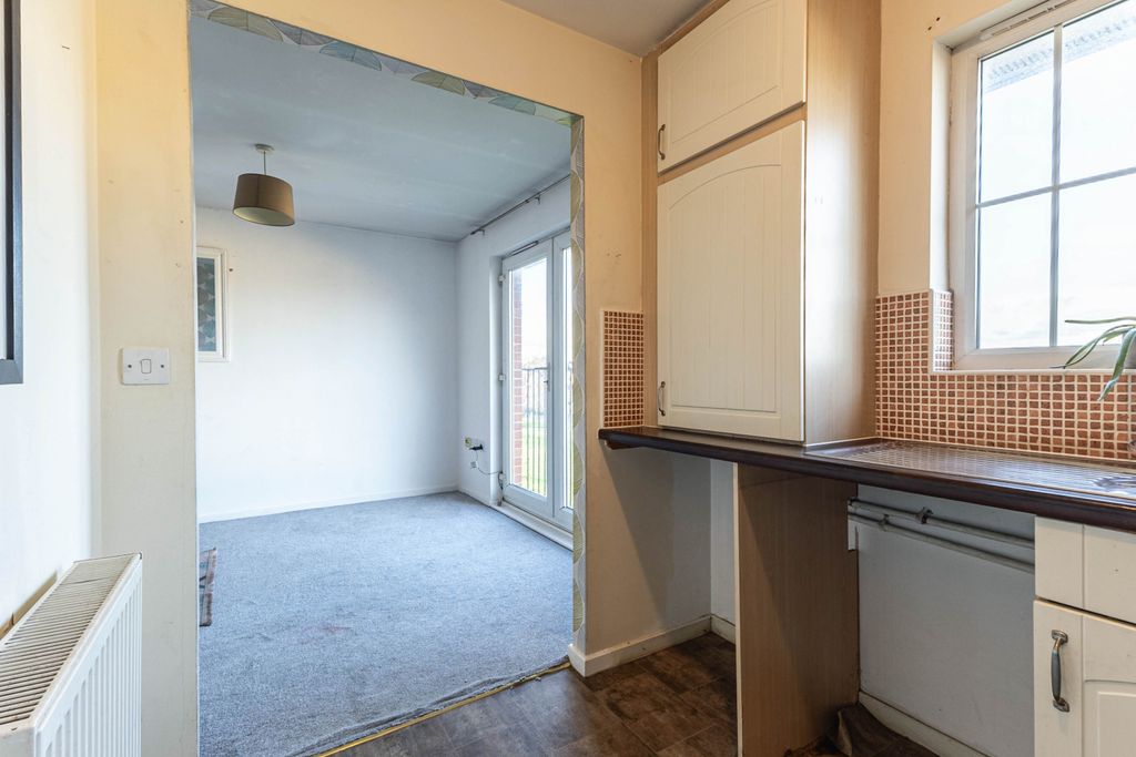 2 bed flat for saleMoorcroft, Ossett WF5 photo 5