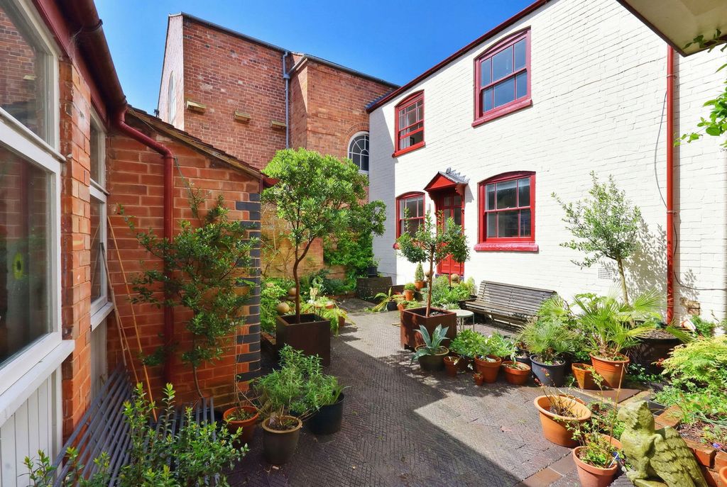 3 bed town house for saleChurch Lane, Ledbury, Herefordshire HR8