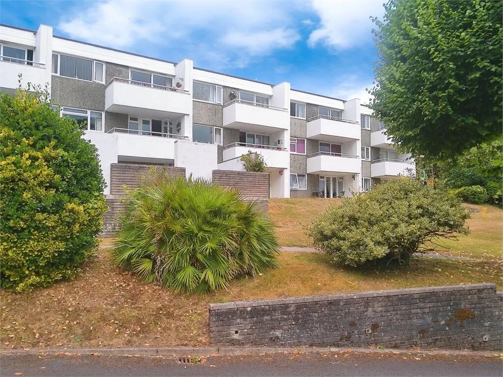 1 bed flat for saleCoach Road, Wolborough Hill, Newton Abbot, Devon. TQ12