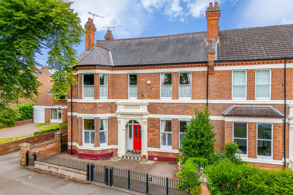 5 bed semi-detached house for saleLillington Road, Leamington Spa CV32