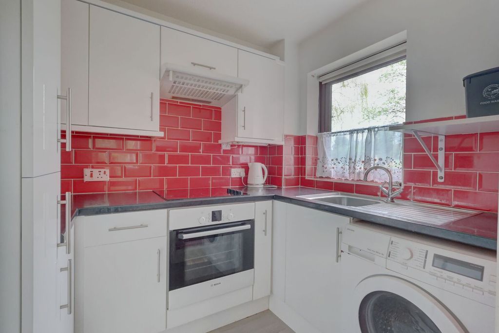 Additional image 3 of 2 bed flat for saleLongwick Road, Princes Risborough, Buckinghamshire HP27