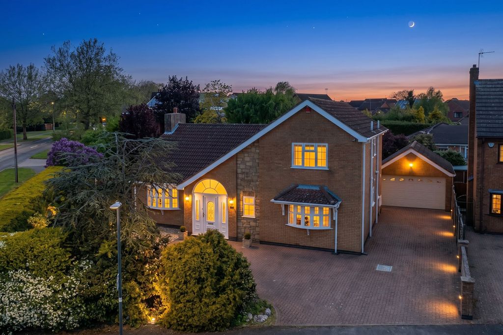3 bed detached house for saleSlade Close, Nuneaton CV11