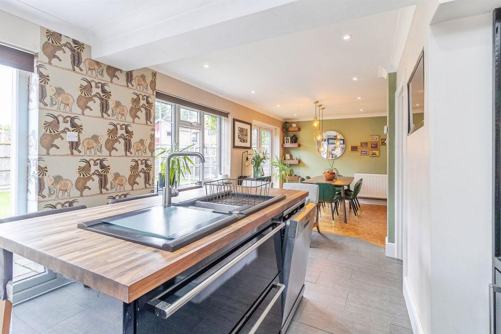 4 bed detached house for saleCotefield Drive, Leighton Buzzard LU7 photo 5