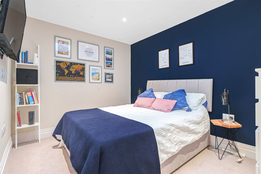 Additional image 9 of 2 bed flat for saleKings Drive, Midhurst GU29