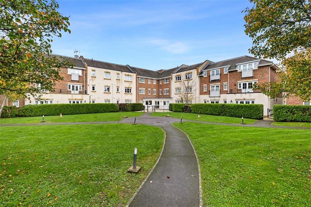 2 bed flat for saleSpiro Close, Pulborough RH20